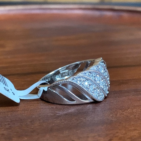 NWT Sterling Silver Diamond Ring Size 9 - Picture 4 of 8